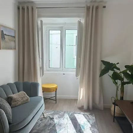 Stylish Renovated Apartment In Chiado Lizbona Zewnętrze zdjęcie