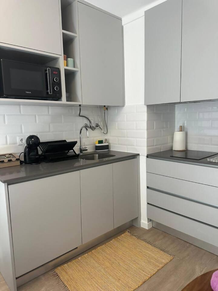 Stylish Renovated In Chiado