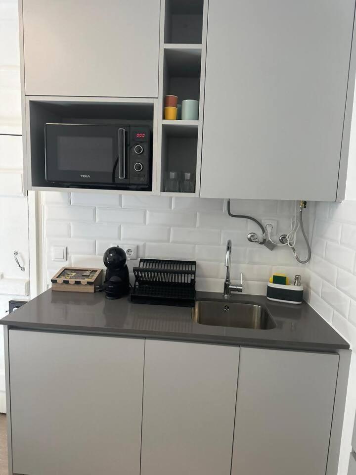Stylish Renovated In Chiado Apartment *