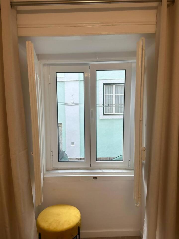 Stylish Renovated In Chiado *